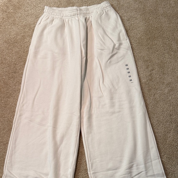 Uniqlo Cream Wideleg Sweatpants - Picture 3 of 13
